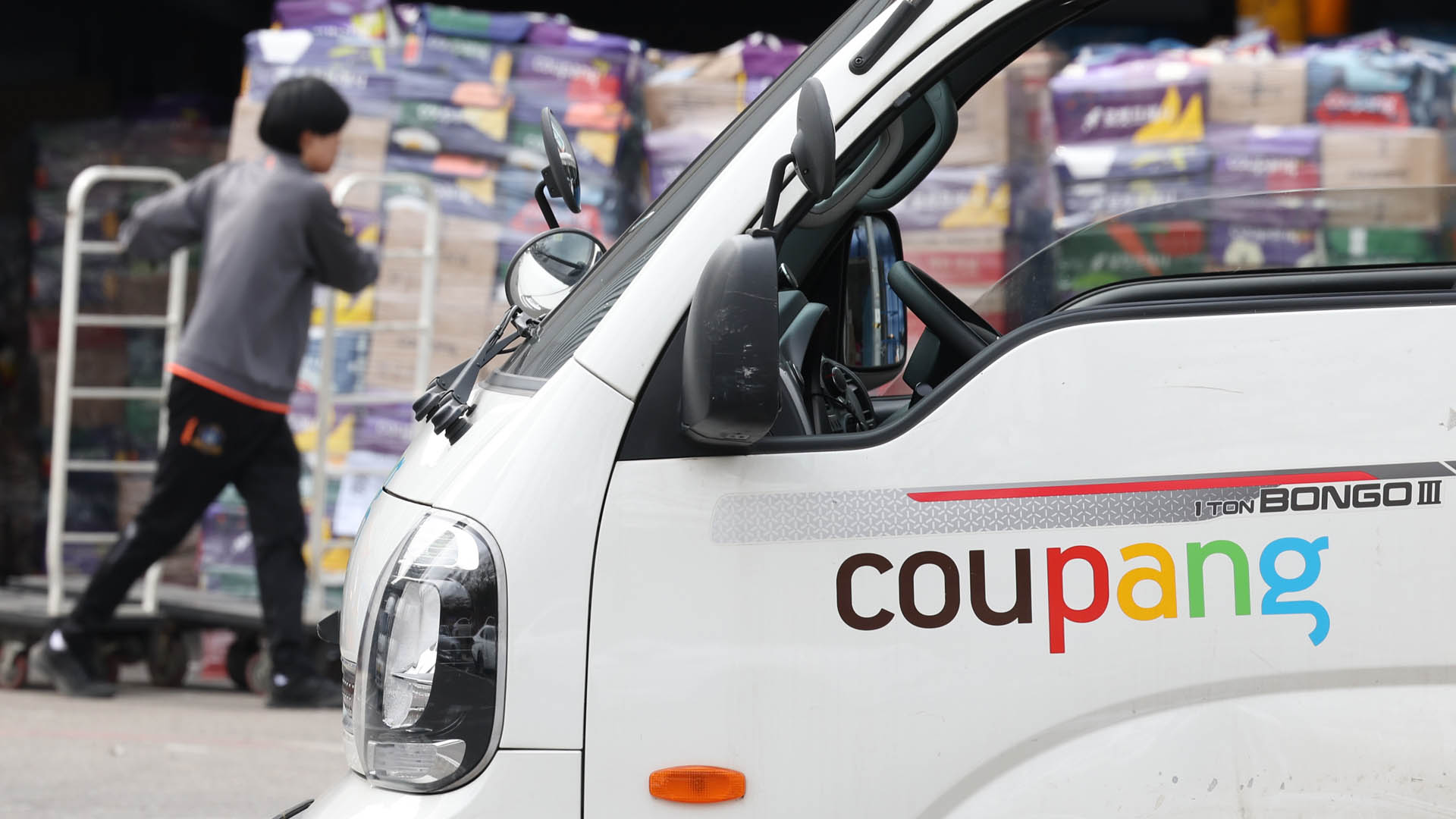 [비즈&] 쿠팡, 9개 지역 물류시설 건립…"1만명 이상 고용" 外