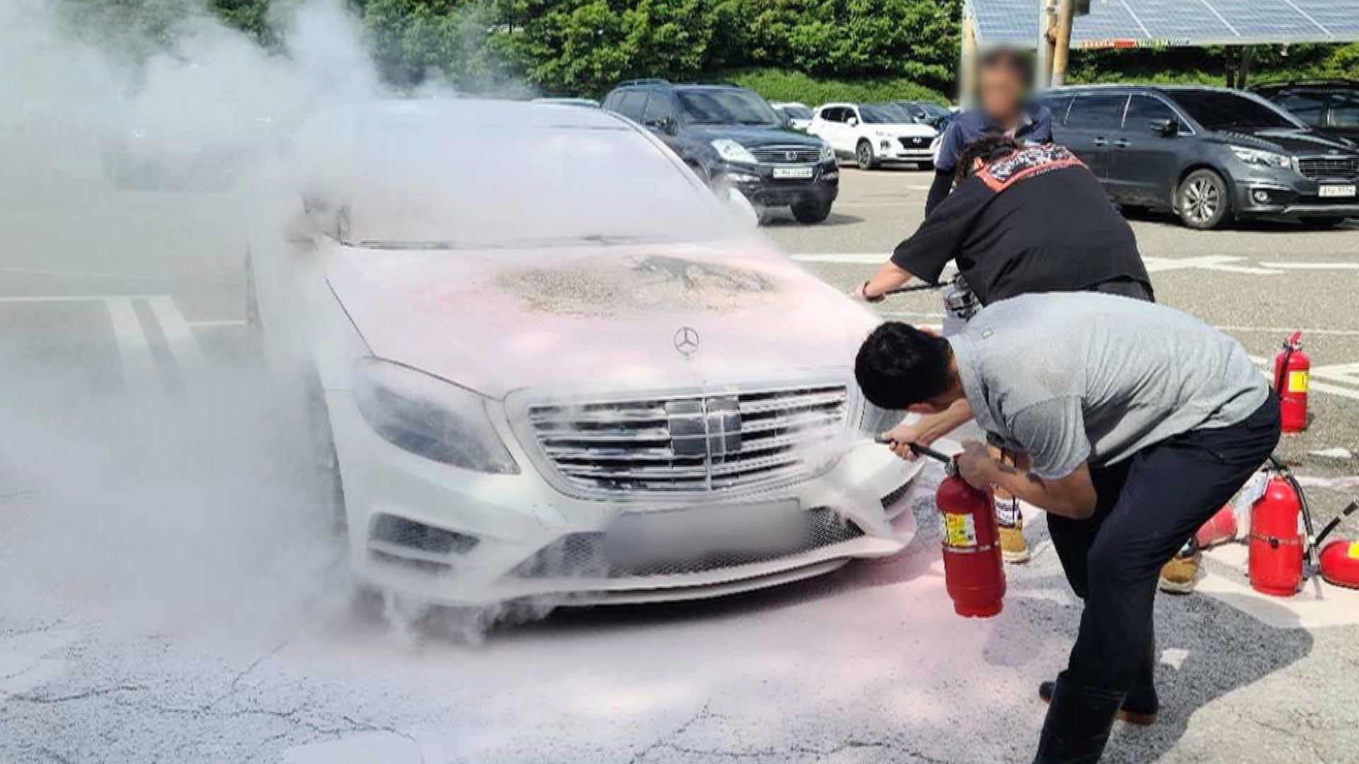 온라인카지노 가입서 차량 화재…비번 소방관들이 10분 만에 진화