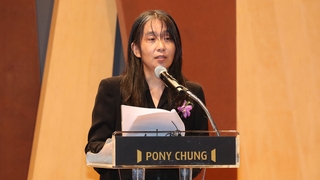 첫 공개석상 선 한강…"참을성과 끈기 잃지 않기를"