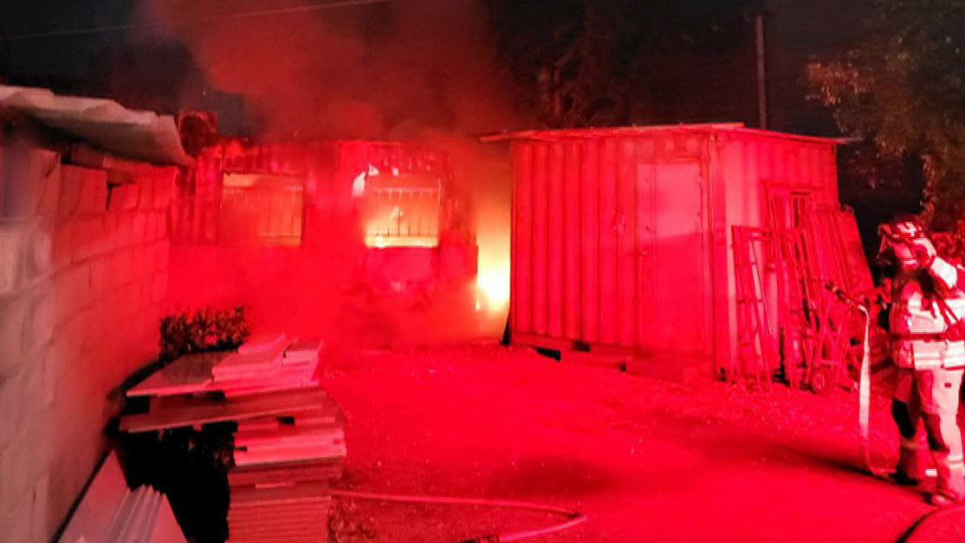 화성 컨테이너 창고에서 불…온라인카지노 벌금 벳위즈서 시작 추정