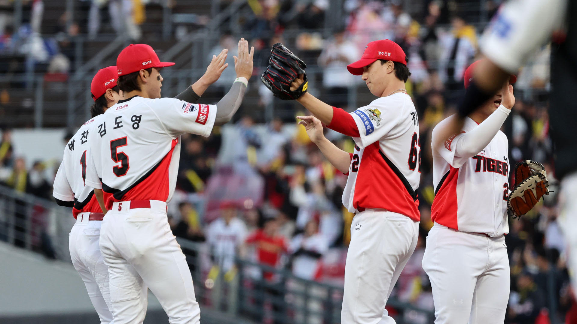 KIA, 서스펜디드 한국시리즈 1차전서 온라인카지노 먹튀에 '대역전'