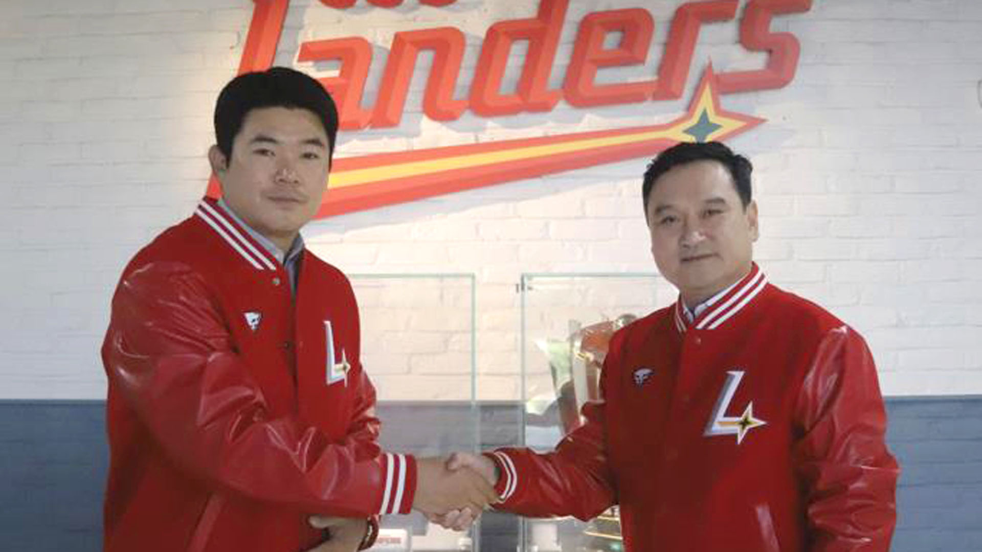 '최고령 <em class='find'홀드왕</em' 노경은, 온라인카지노 슬롯와 FA 잔류 계약…2+1년 25억원