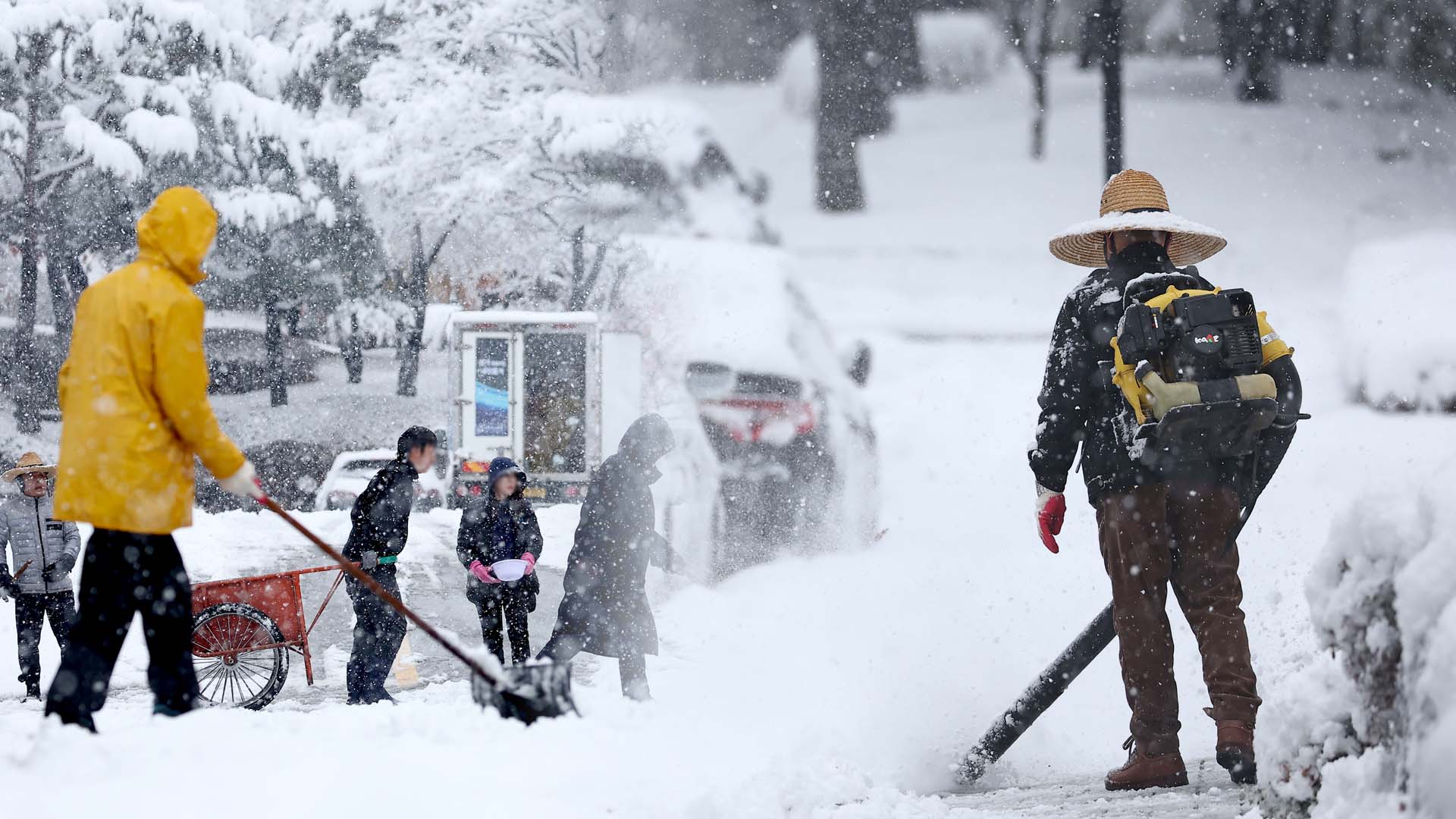 "눈 치우기 힘들어요"…전북 대설특보는 모두 해제