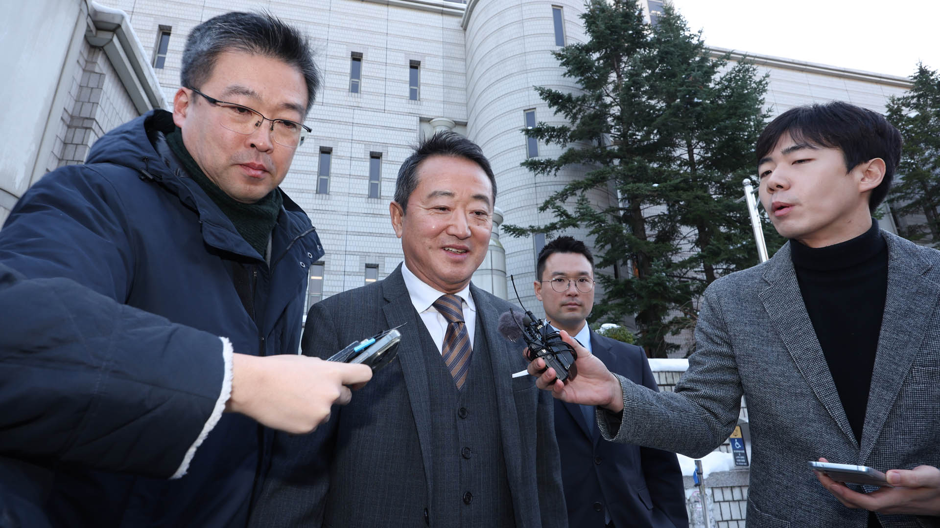 '온라인카지노 사이트 벳무브 성분 조작 의혹' 이웅열 명예회장 1심 무죄