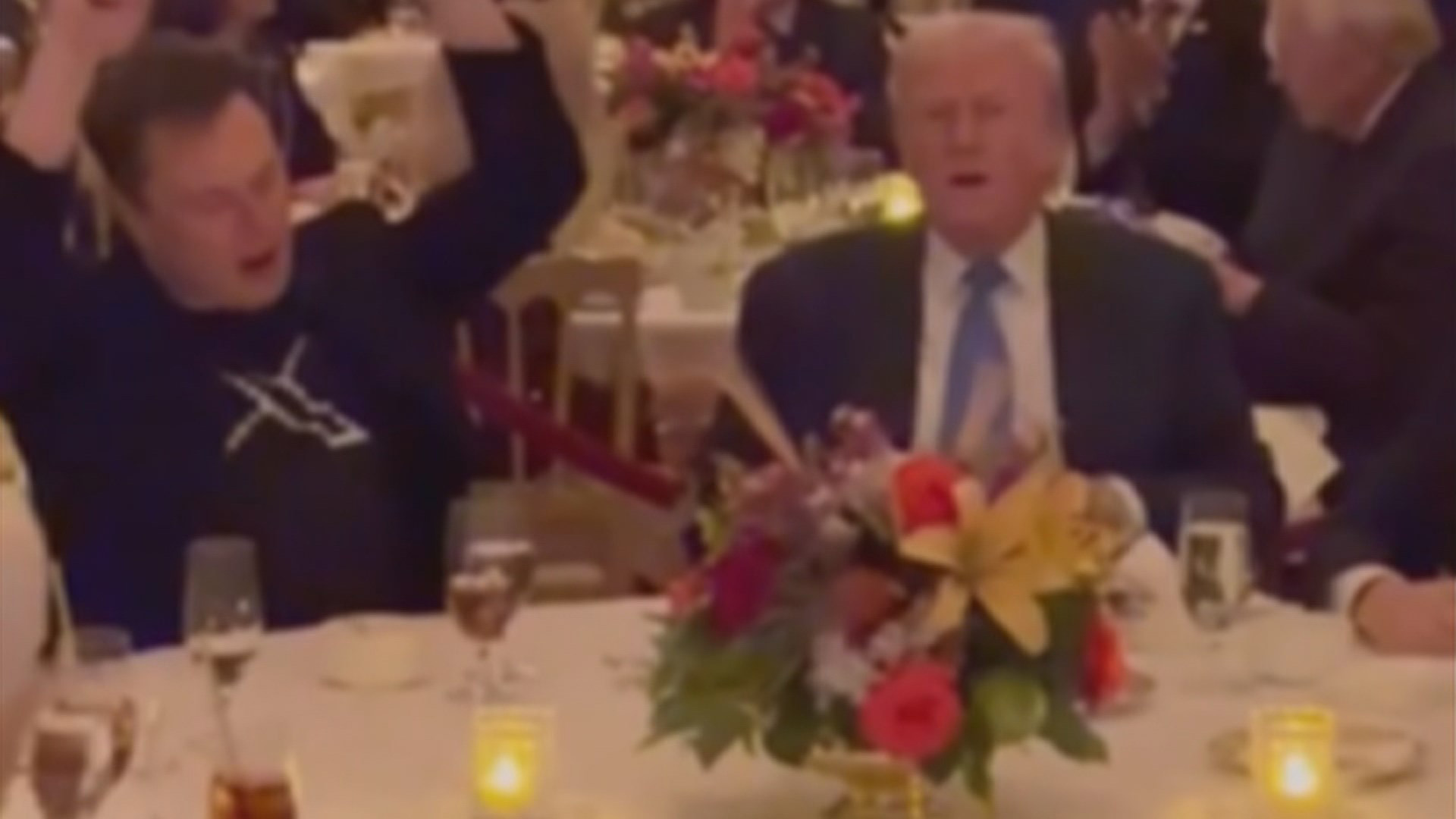 머스크, '온라인카지노 벳무브 최측근' 확인…파티서 함께 '릴레이 댄스'