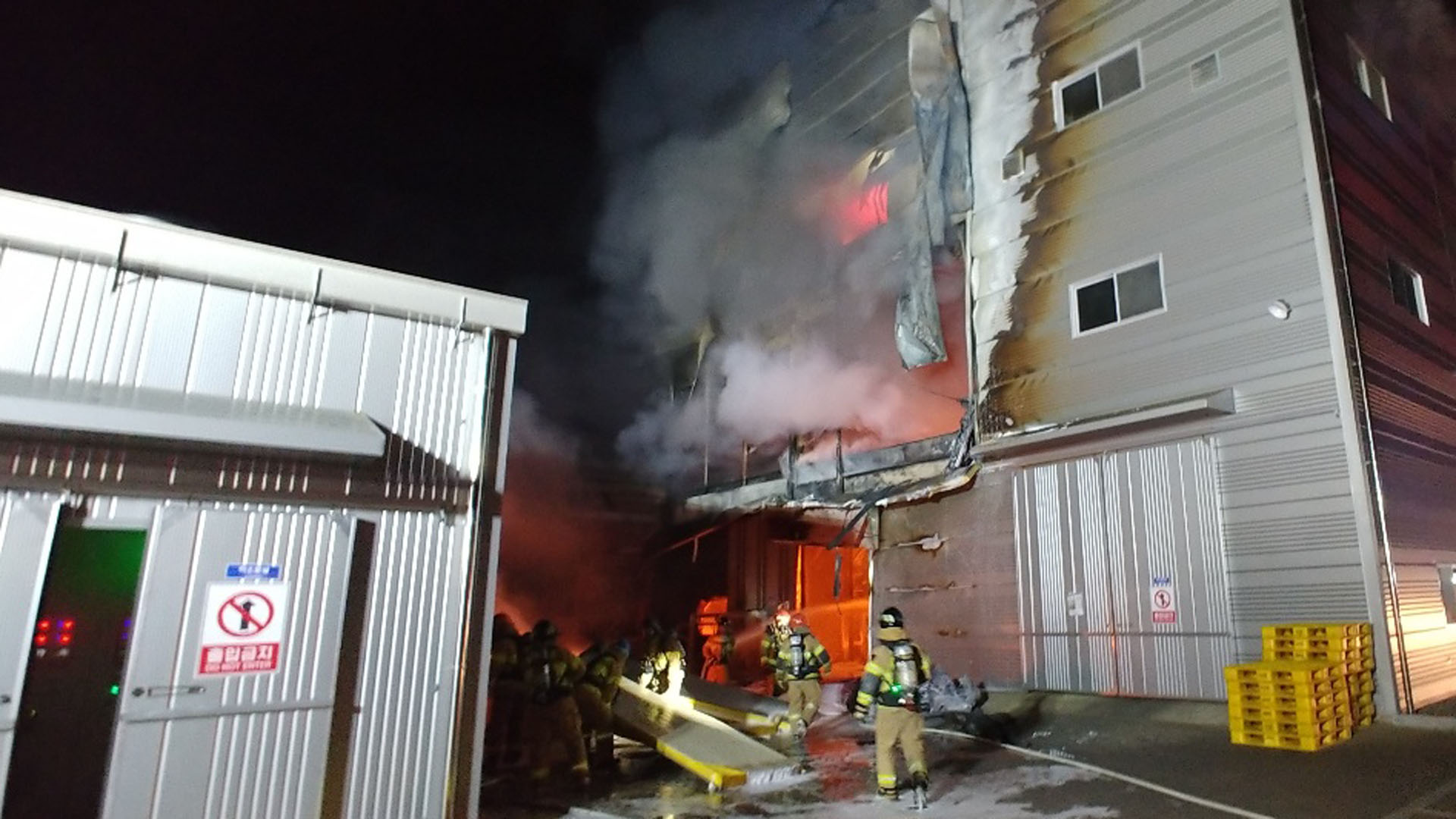 <em class='find'마이다스 온라인카지노 유니88벳</em 김천공장 화재…1명 연기 흡입