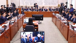 "내란 공범들 어디서" 발언에 충돌…'계엄 쪽지' 공방도
