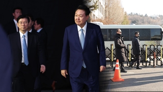 尹체포 저지한 경호처 "무단침입 유감"…2차 시도도 막나