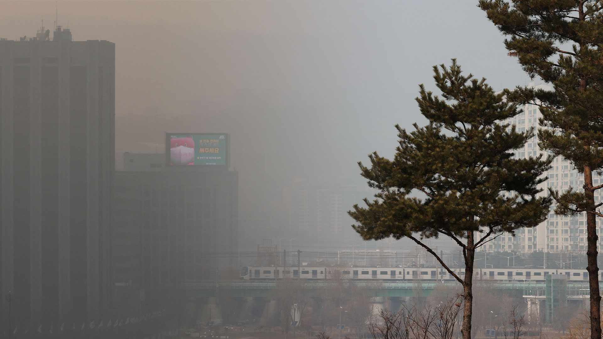 숨 막히는 잿빛 <em class='find'온라인카지노 총판</em…비상저감조치 9개 시도 확대