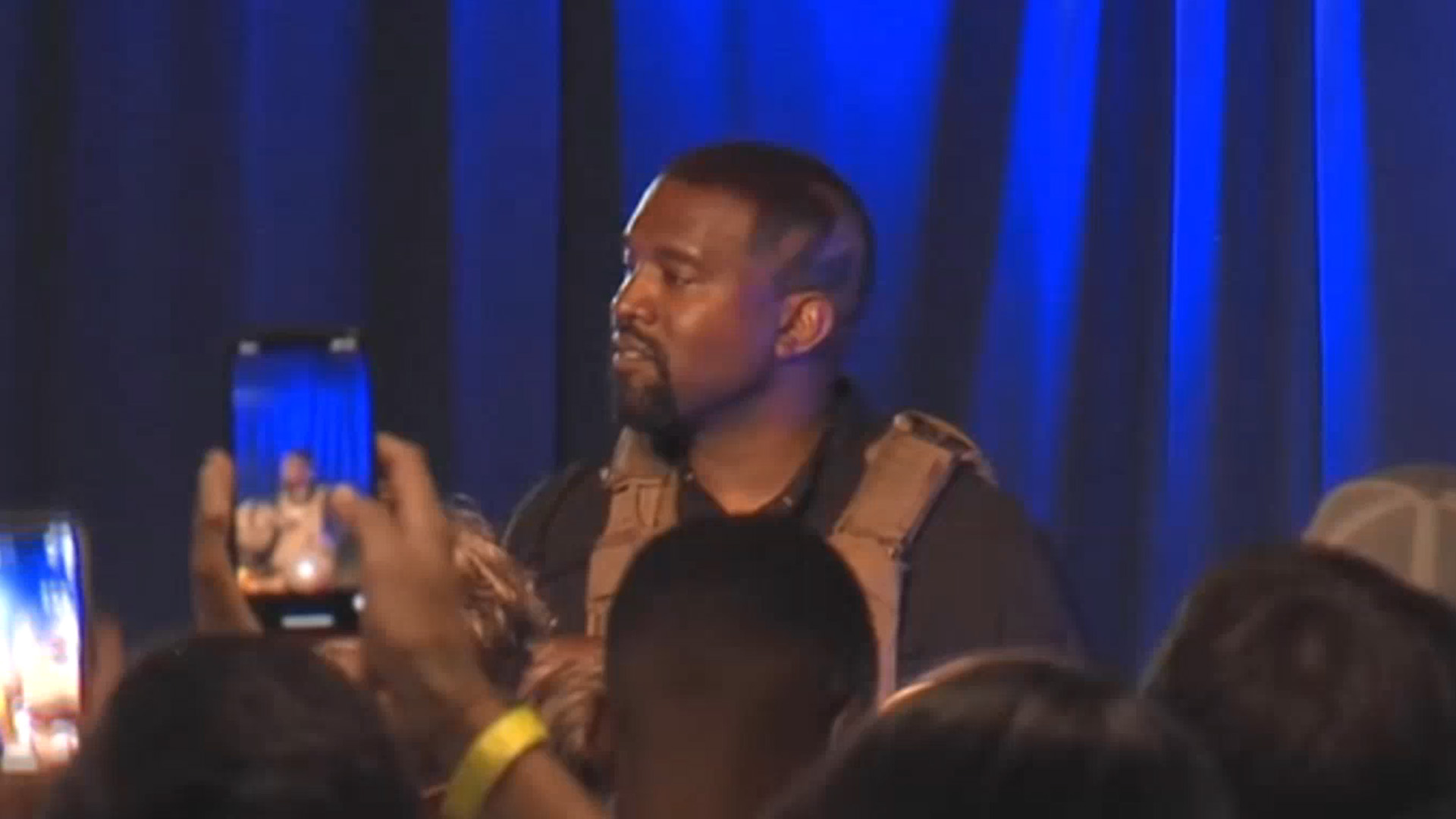 카녜이 웨스트 "나는 나치…히틀러 사랑해" 물의