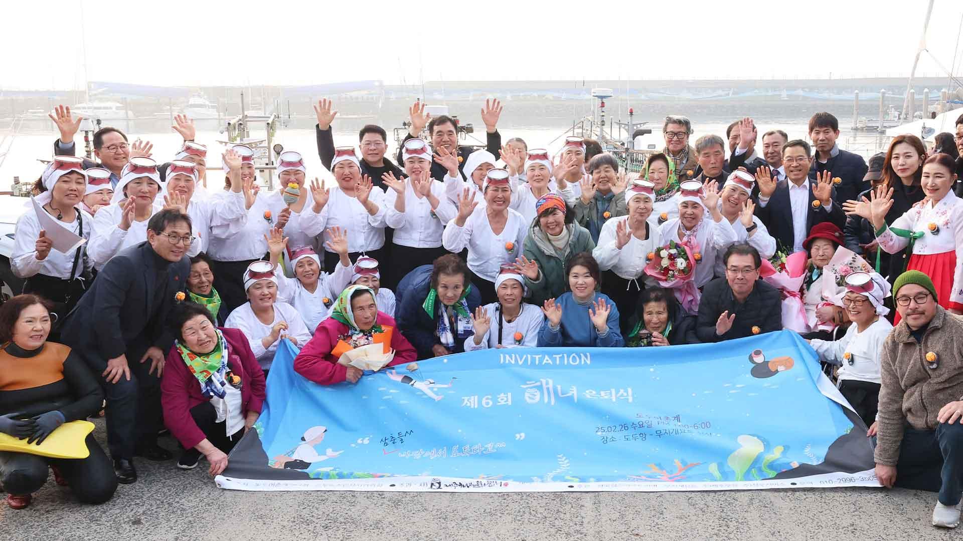 [핫클릭] ‘경력 도합 528년'…제주 해녀 8명 요트서 은퇴식 外