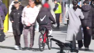 자전거 타고 학원가 씽씽…안전사고 우려