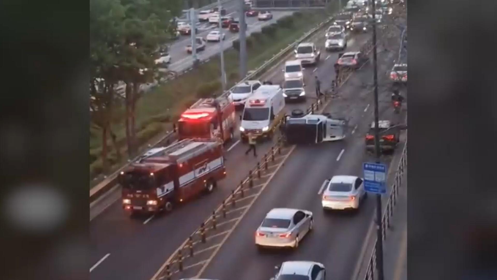 [영상구성] 출근길 서울 노들로서 온라인카지노 아벤카지노과 충돌…1명 부상 外