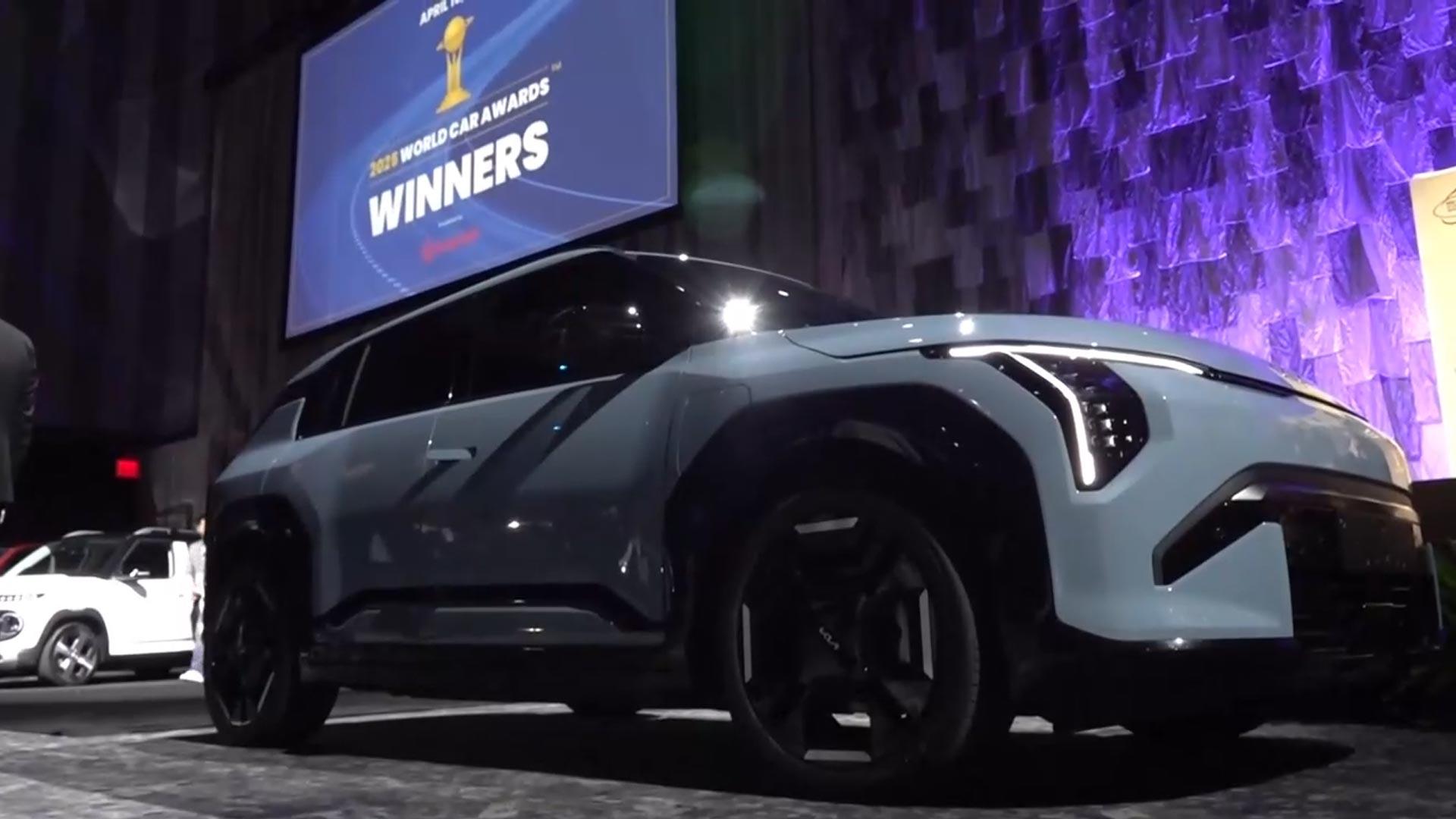 [비즈&] 기아 EV3, '2025 세계 올해의 차' 선정 外