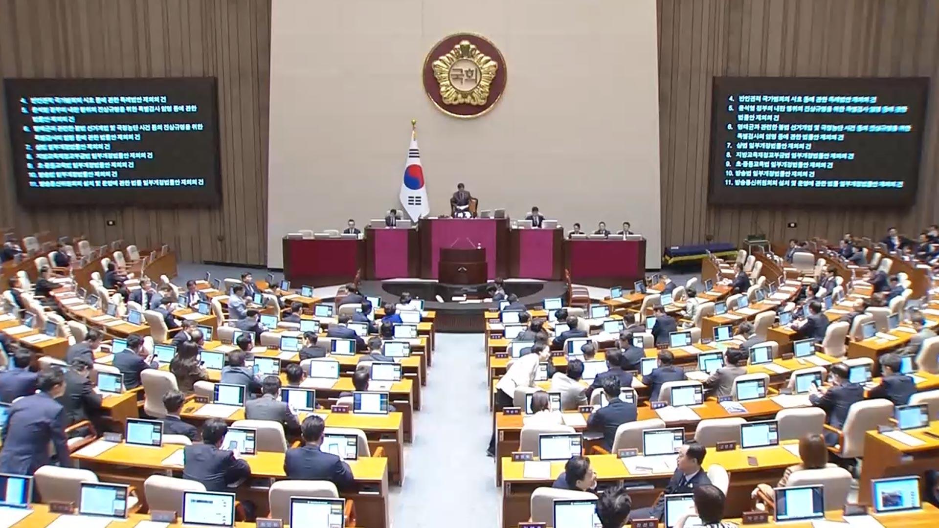 <em class='find'>쌍특검</em> 재표결 '부결'…민주 '충청 공략'·국힘 '토론 추첨'