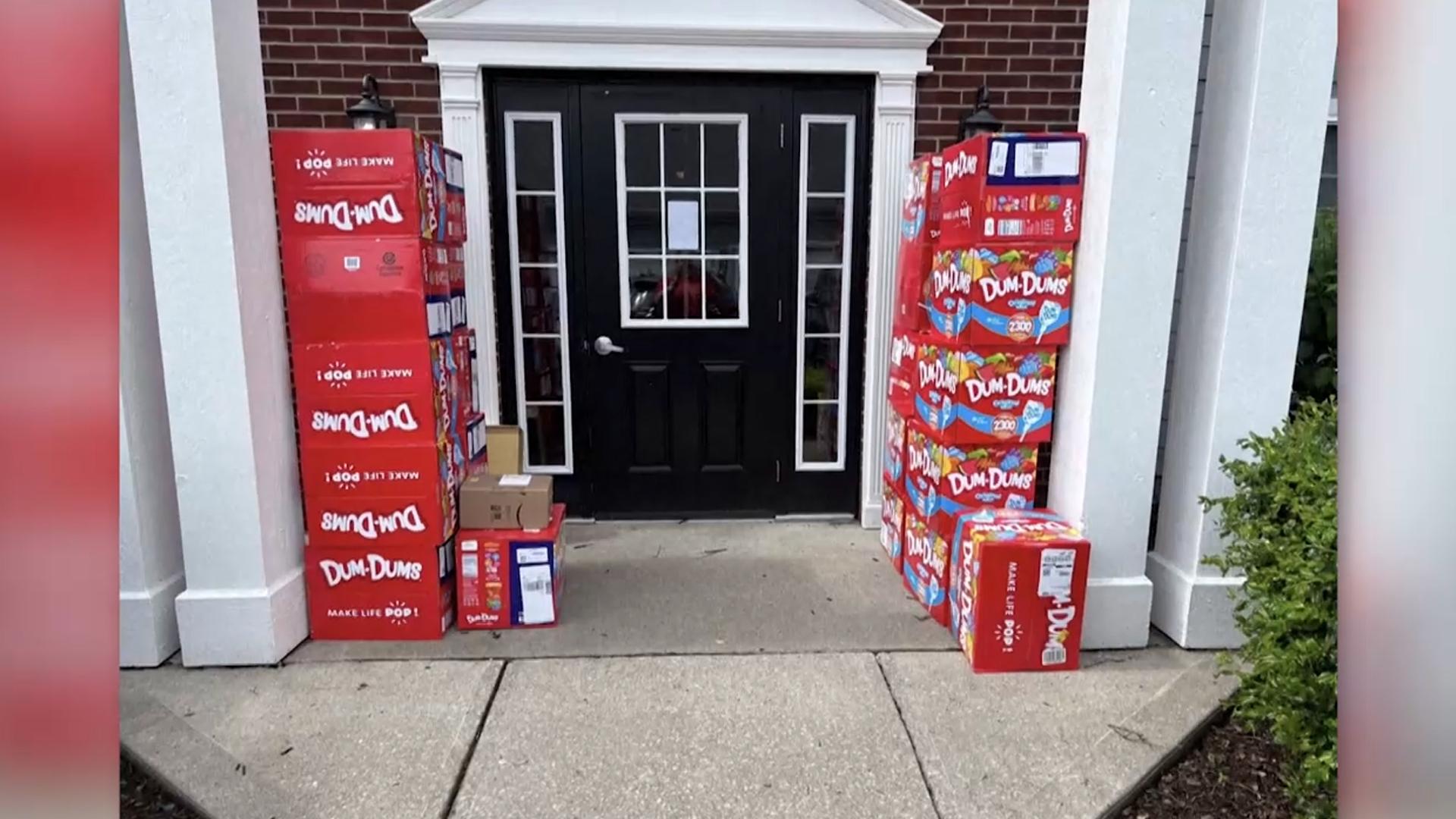 [지구촌화제] 현관문 열었더니 사탕이 7만개…600만원 결제 폭탄도