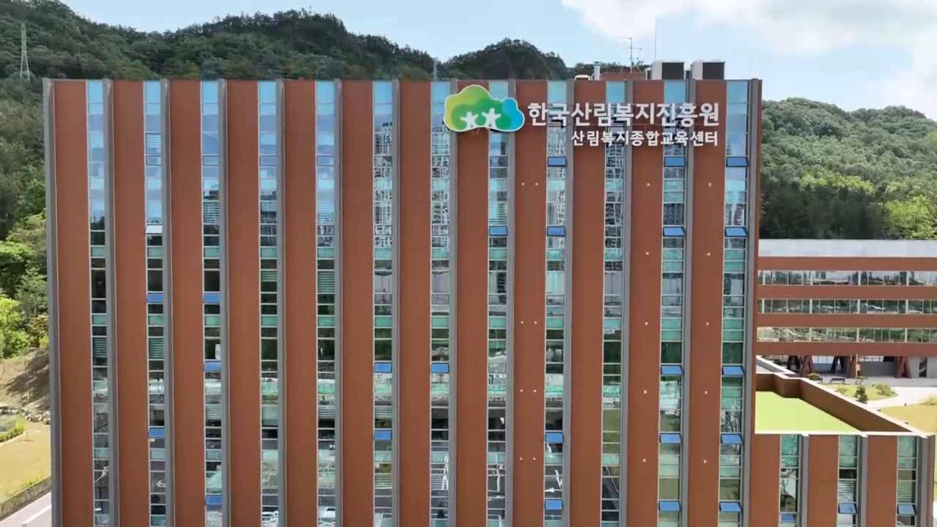 국내 최고층 목조건축물…우리카지노추천종합교육센터 개소