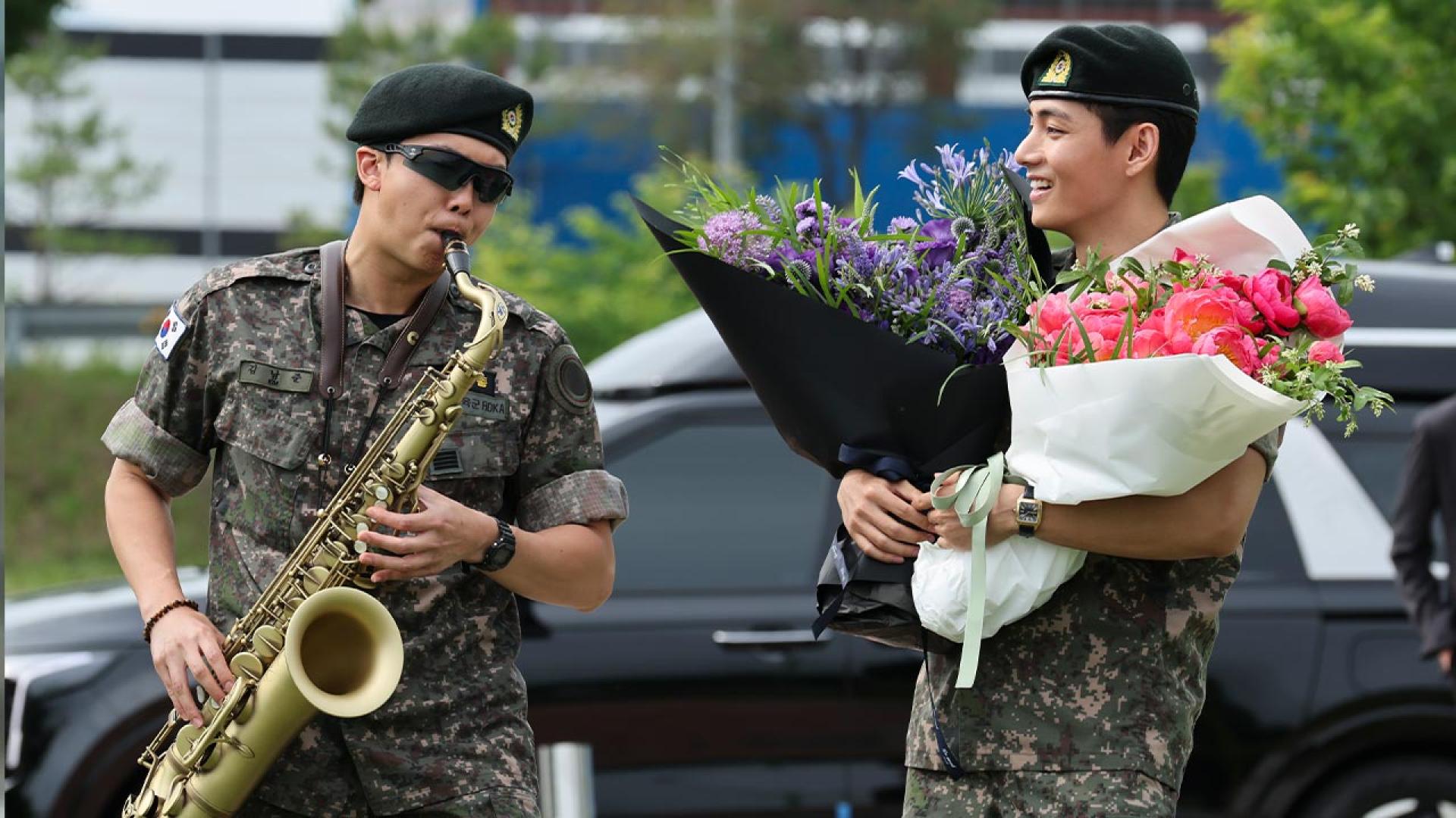 방탄소년단 RM·뷔 제대 "기다려준 아미 감사"