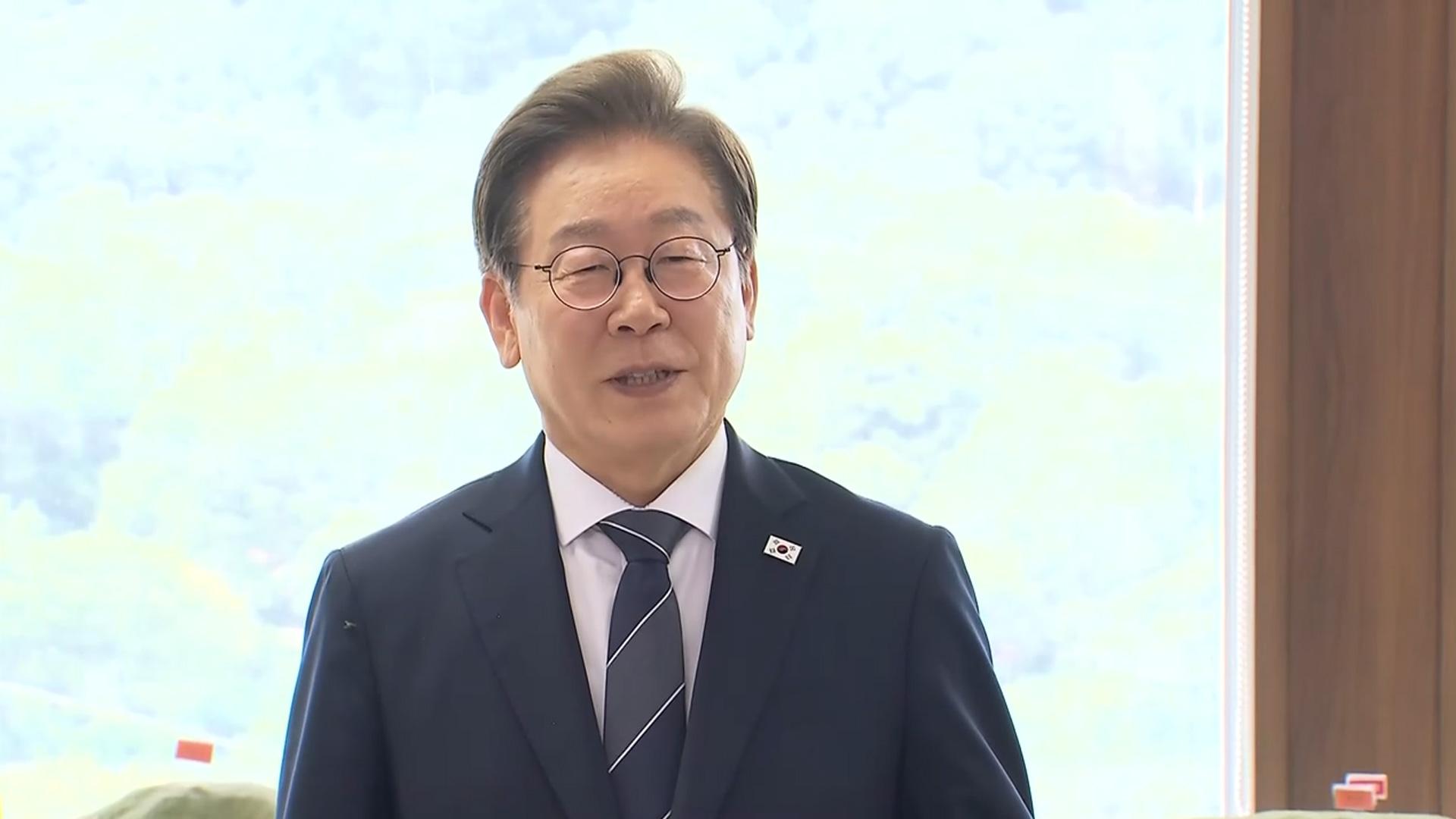 [현장연결] 이 대통령, <em class='find'온라인카지노 합법 유니벳</em 장병 격려…“국민은 여러분 충성심 믿는다”