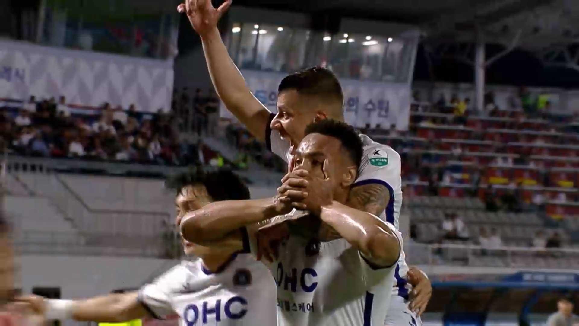 '<em class='find'모따</em 멀티골' 온라인카지노 실시간, FC수원에 2-1 역전승