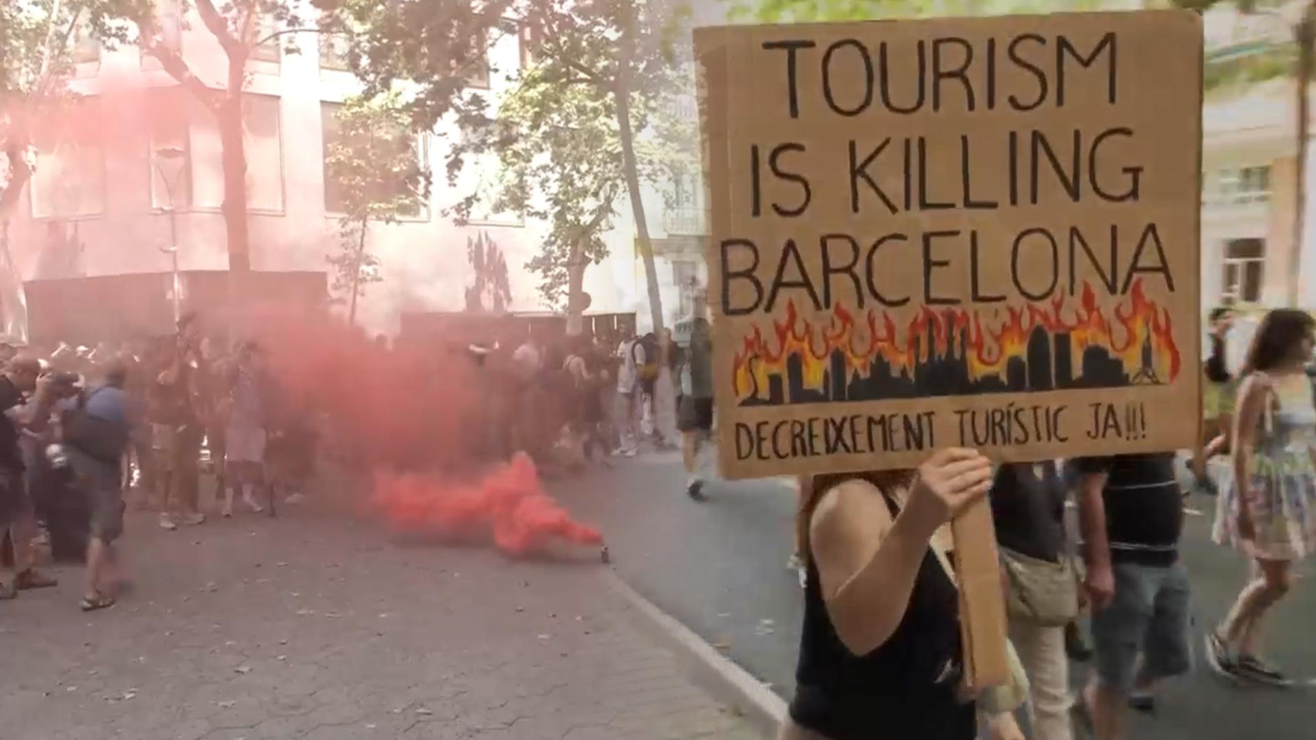 [지구촌화제] 버스 멈춰 세우고 물총 쏘고…"온라인카지노 아톰카지노 오지 마!" 시위