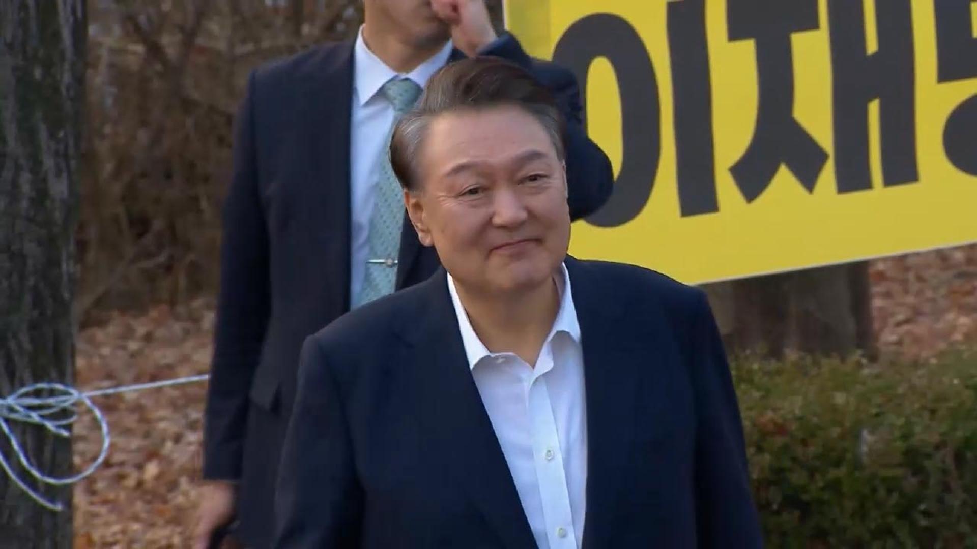 尹 "경호관이 경찰보다 총 잘 쏴…총기 보여줘라"