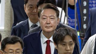 '재구속' 尹 내란재판 불출석…특검, 내일 추가 소환