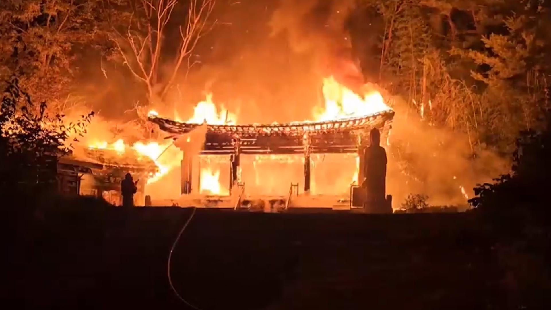 온라인카지노 캡틴 사찰·마트에서 잇따라 화재…스님 부상·재산 피해