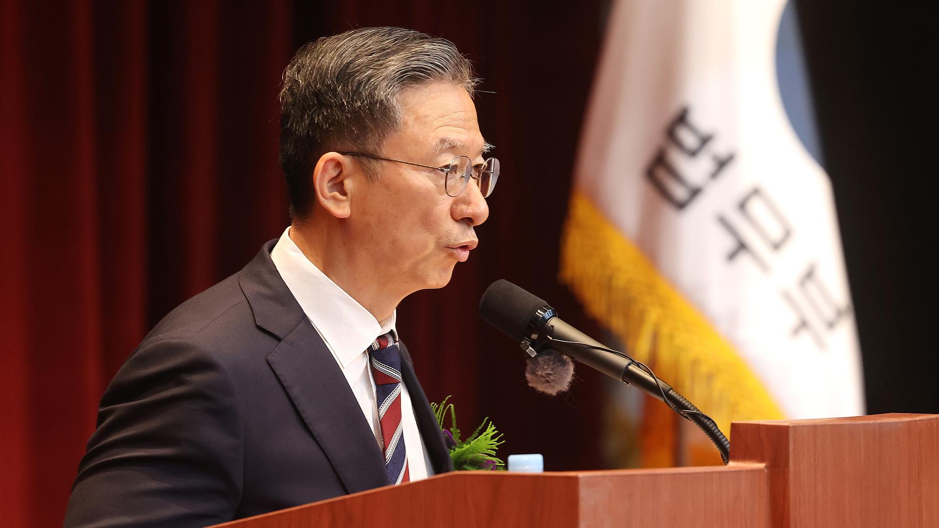 정성호 "검찰총장 개혁 의지 필요"…첫 조치로 '직무대리 검사' 제동