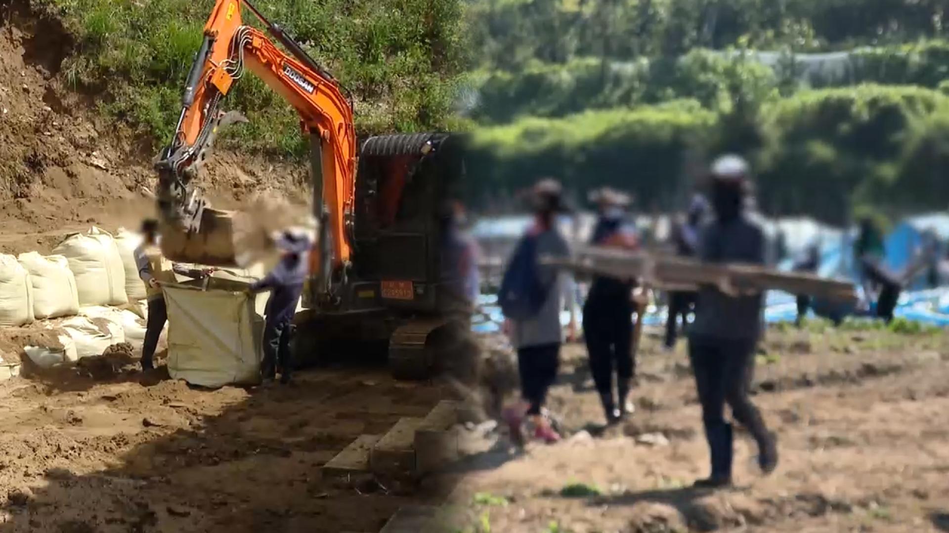 수해 복구 사투…고령층 인명 구하는 '2인 1조' 작업