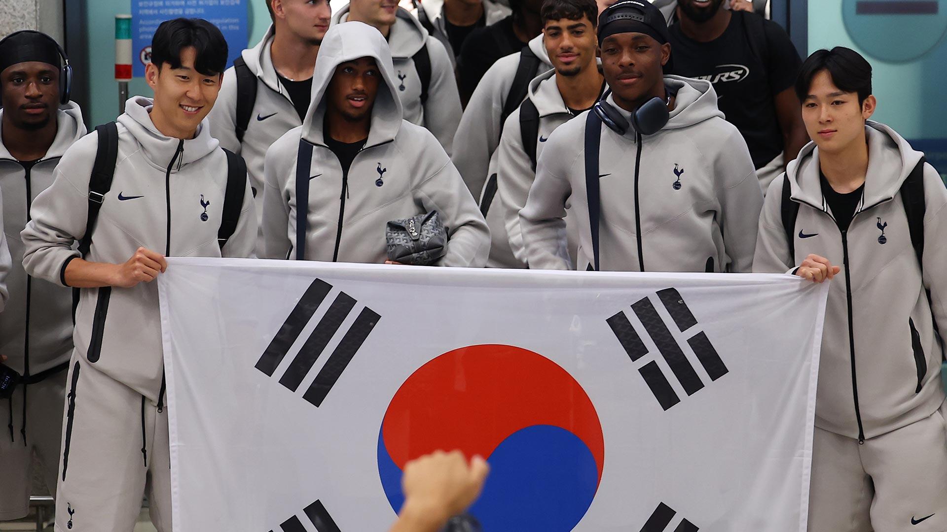 올해도 태극기 펼쳐 든 손흥민…이번엔 양민혁과 함께