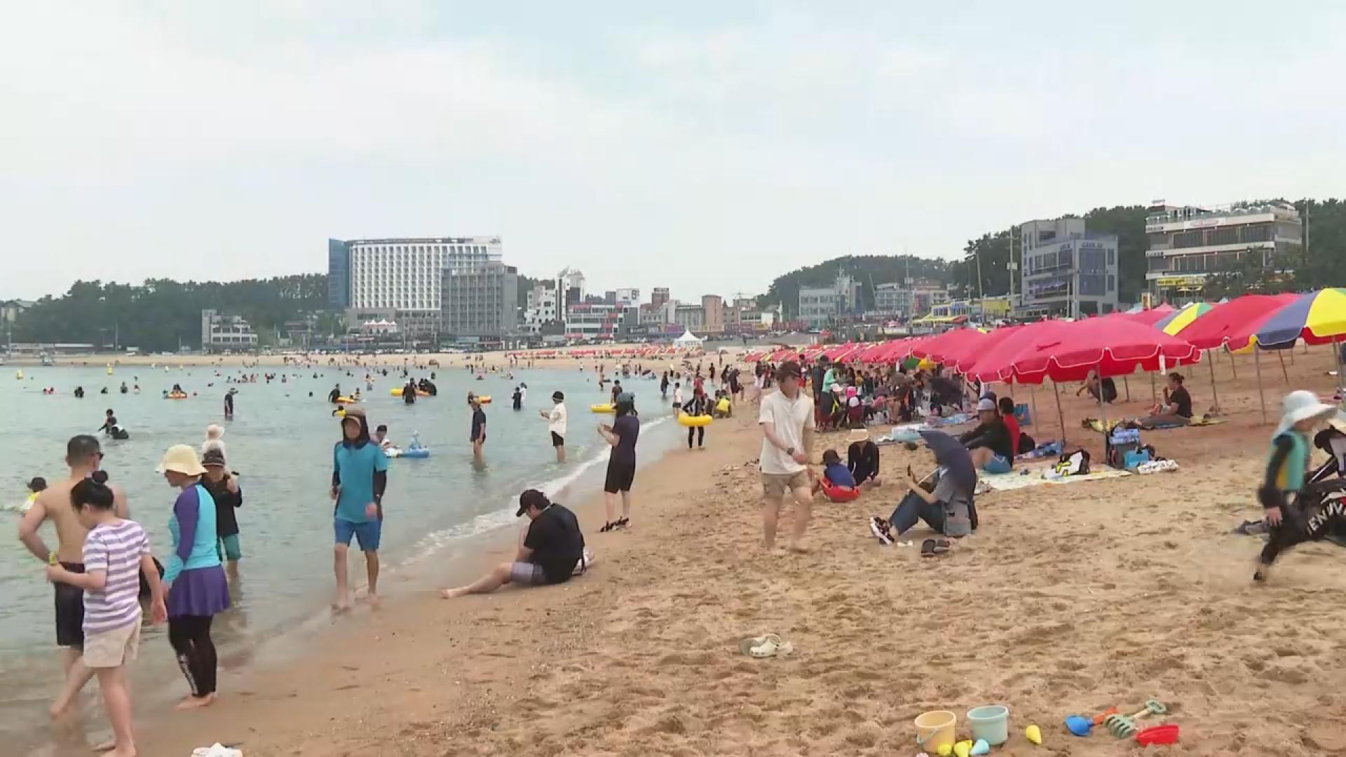 휴일도 35도 찜통더위…을왕리온라인카지노 라이센스 벳위즈 '북적'