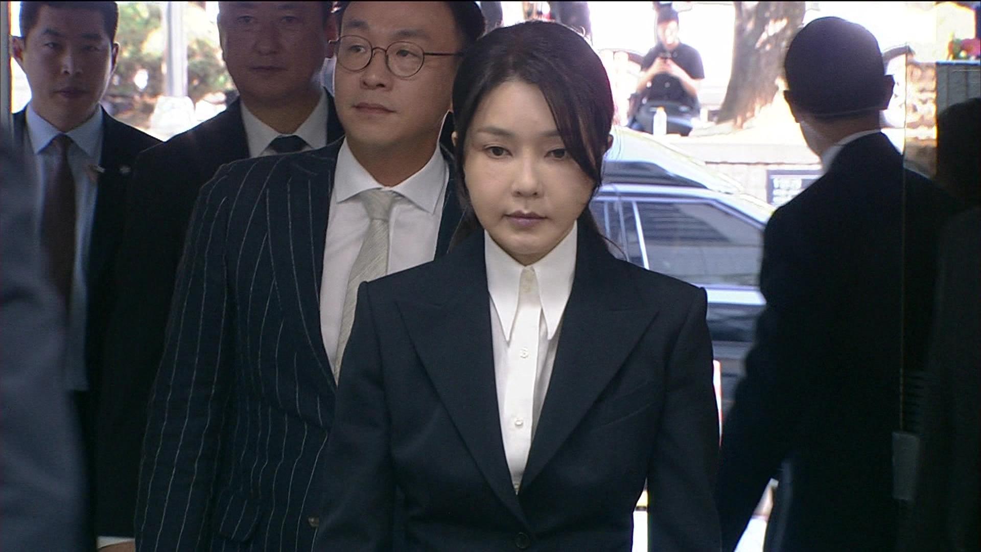 김건희 내일 구속 뒤 첫 소환…'관저 이전' 강제 수사