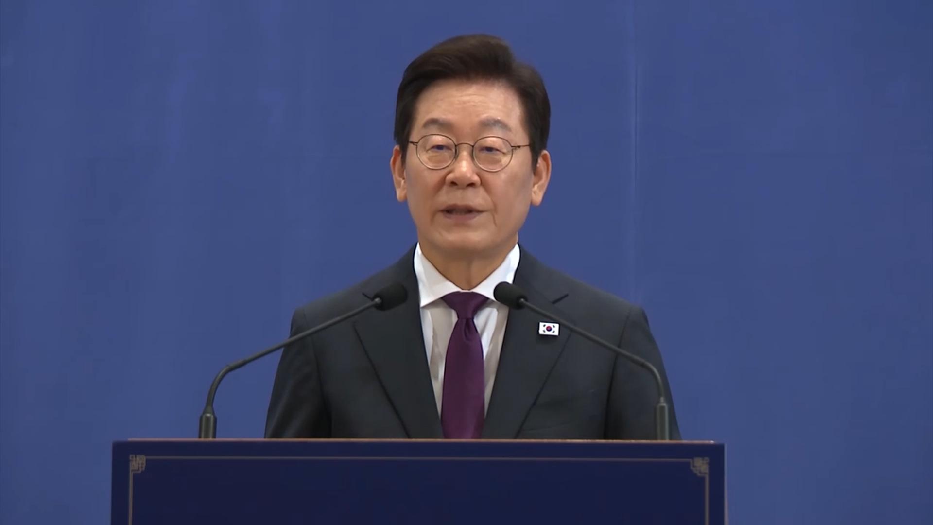 허리굽혀 온라인카지노 커뮤니티 벳무브에 사과, 오후엔 회담·친교행사까지…숨가빴던 순방 첫날