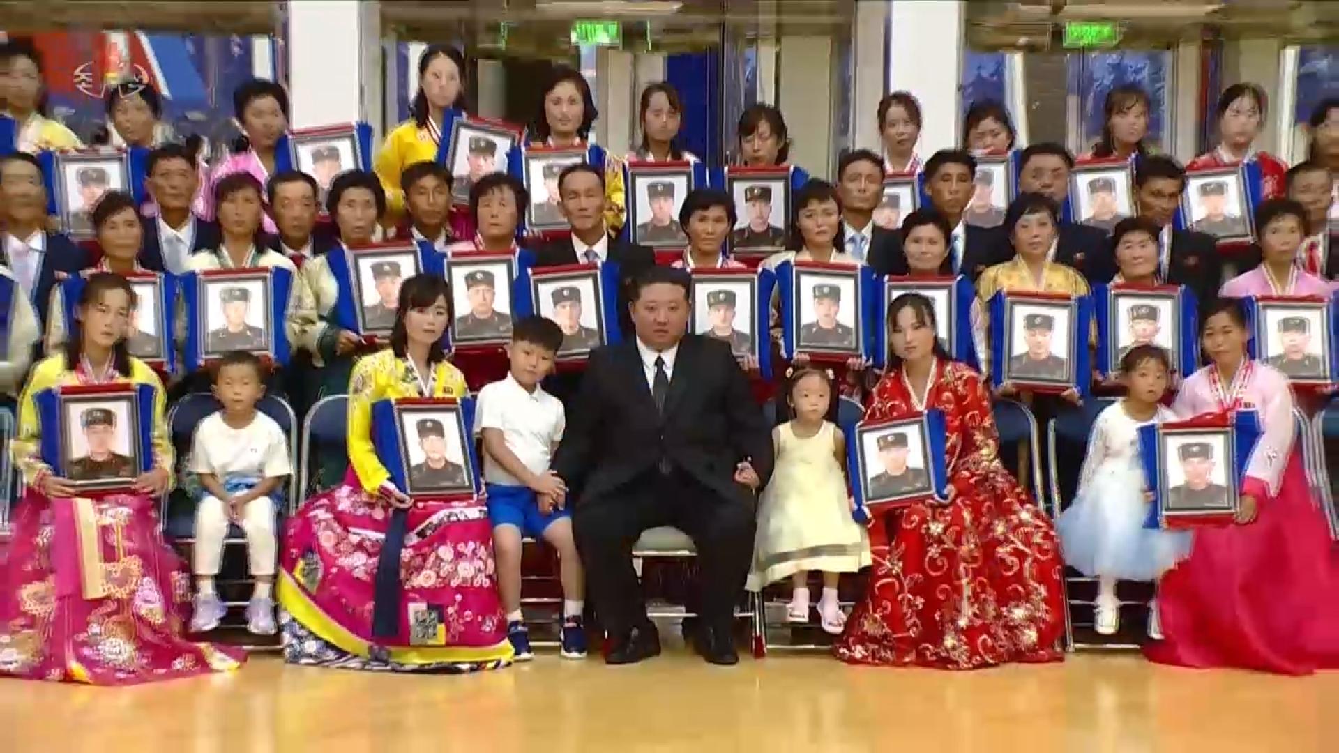 김정은, 러 <em class='find'온라인카지노 벳무브</em 군인들에 훈장…"유가족 위로"