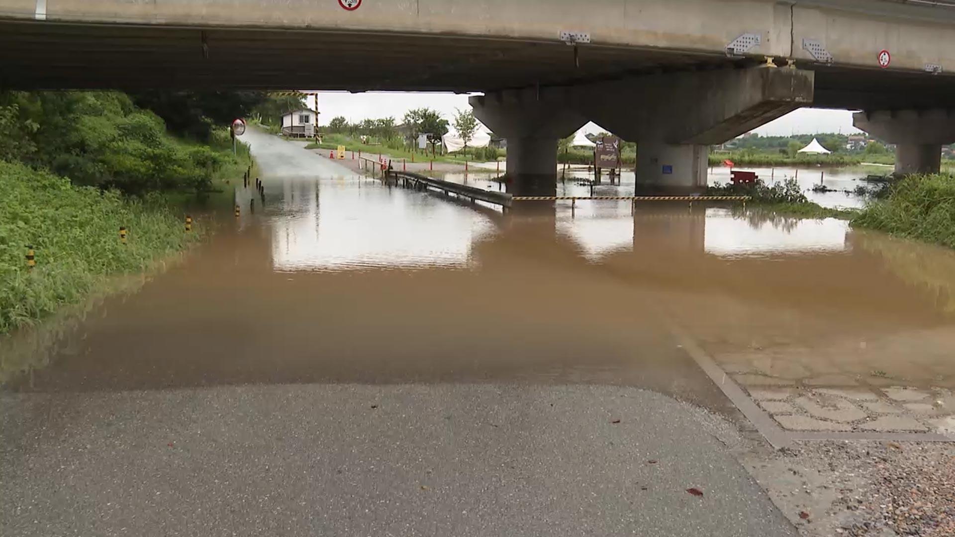 "빗물 빠져야 하는데"…전북 기습 폭우에 주민 피해 막막