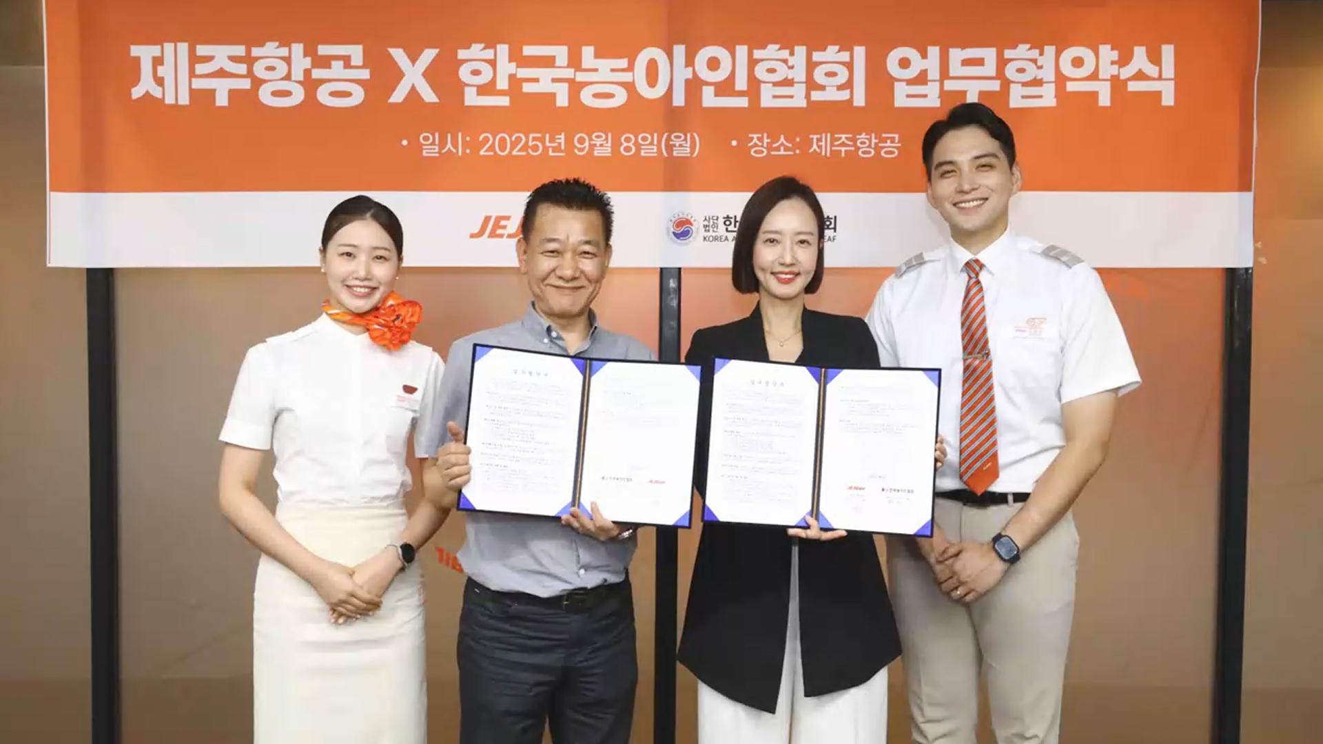 [비즈&] 제주항공, 한국농아인협회와 '기내 수어 서비스' 개발 外