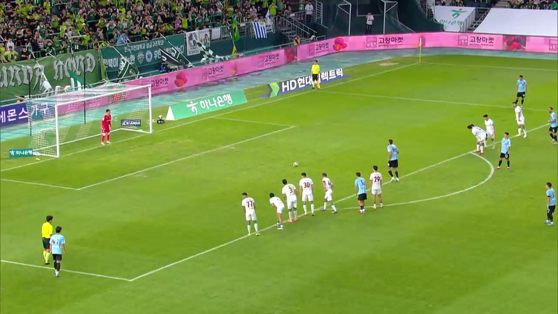 전북, 조기 우승에 '성큼'…울산은 4경기째 무승