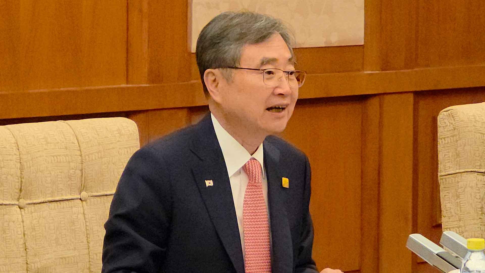 조현 외교장관 "시진핑 방한, 확실한 것으로 느껴"