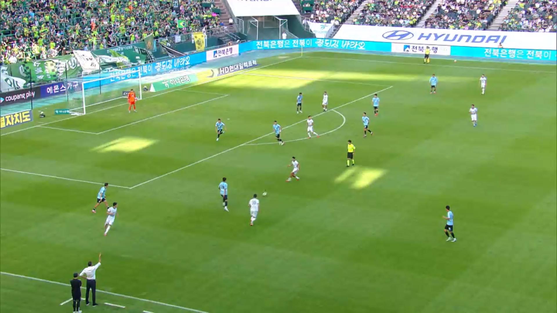 2위 김천, 전주성 대첩 승리…조기우승 속도 늦춘 전북