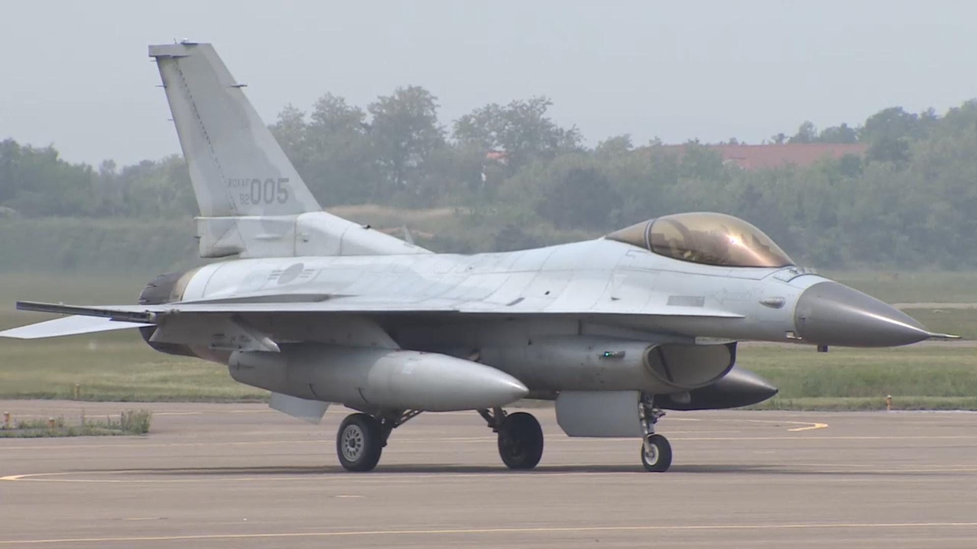 공군 "KF-<em class='find'>16</em> 활주로 이탈…조종사 이상 없어"