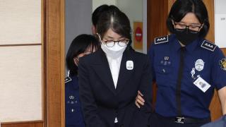 수용번호 달고 피고인석 앉은 김건희…직업 묻자 "무직"