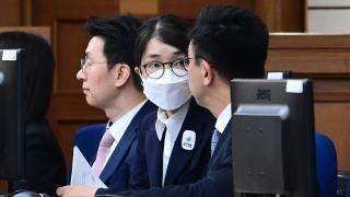 김건희, 첫 재판서 혐의 전면 부인…법원 "신속 진행"