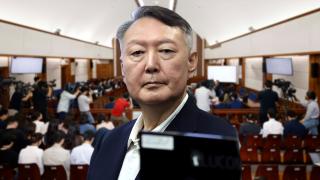 짧은 흰머리로 등장한 尹 "보석되면 재판·조사 출석"