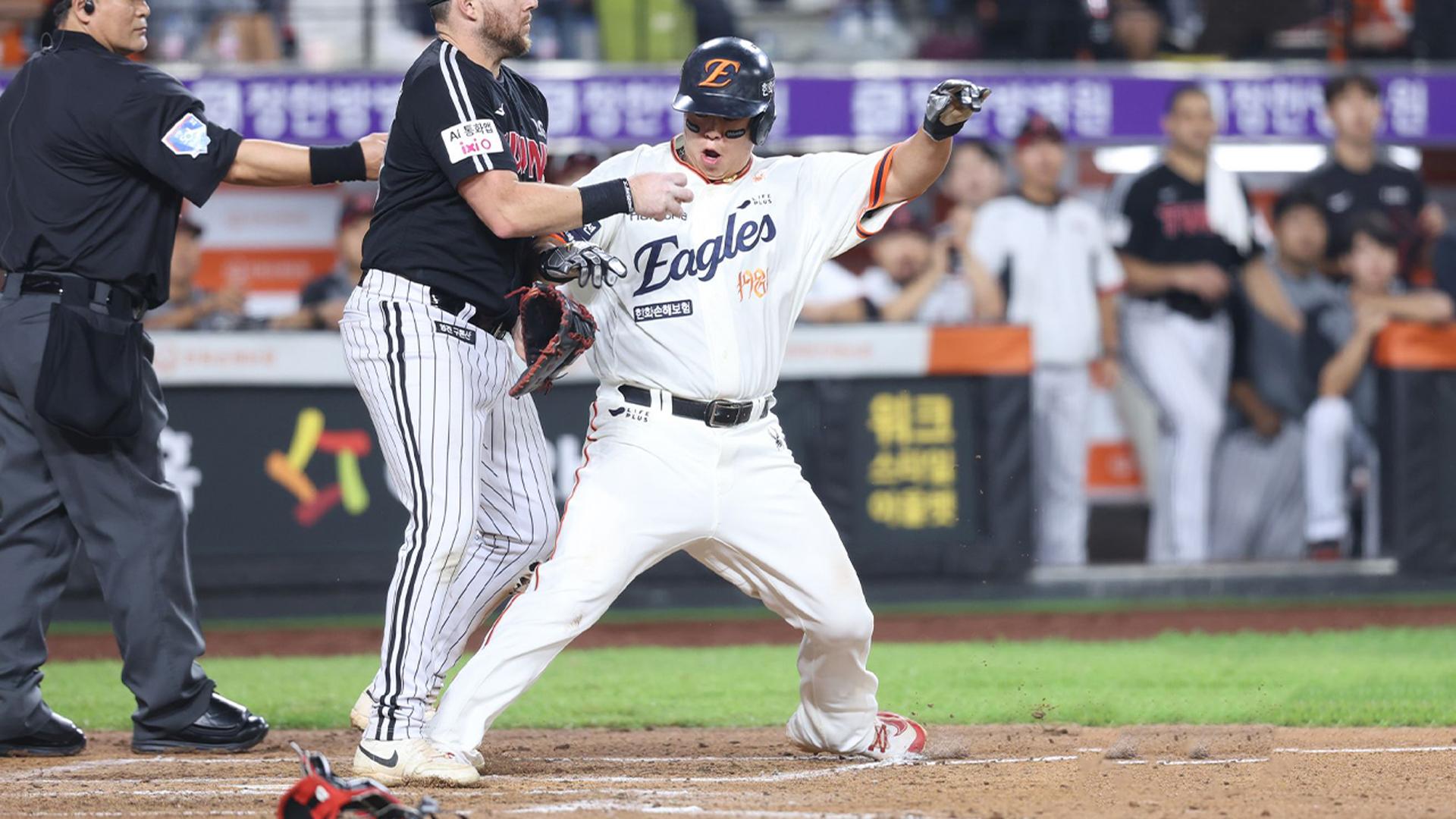 노시환 '빈 글러브 태그' 득점으로 승리…온라인카지노 순위 온카판, 먼저 웃었다