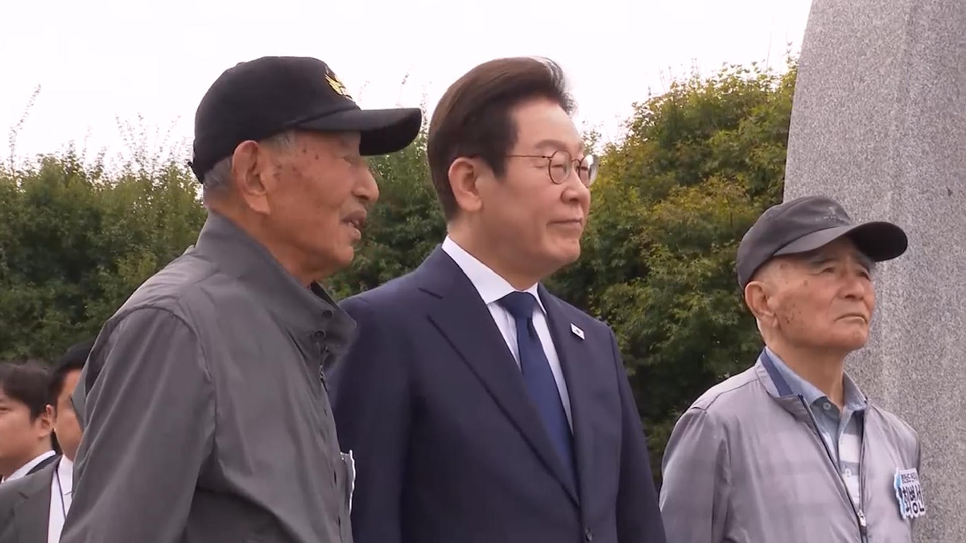 명절에 실향민 만난 이대통령…"북, 편지왕래라도 인도적 고려를"