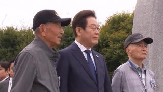 명절에 실향민 만난 이대통령…"북, 편지왕래라도 인도적 고려를"