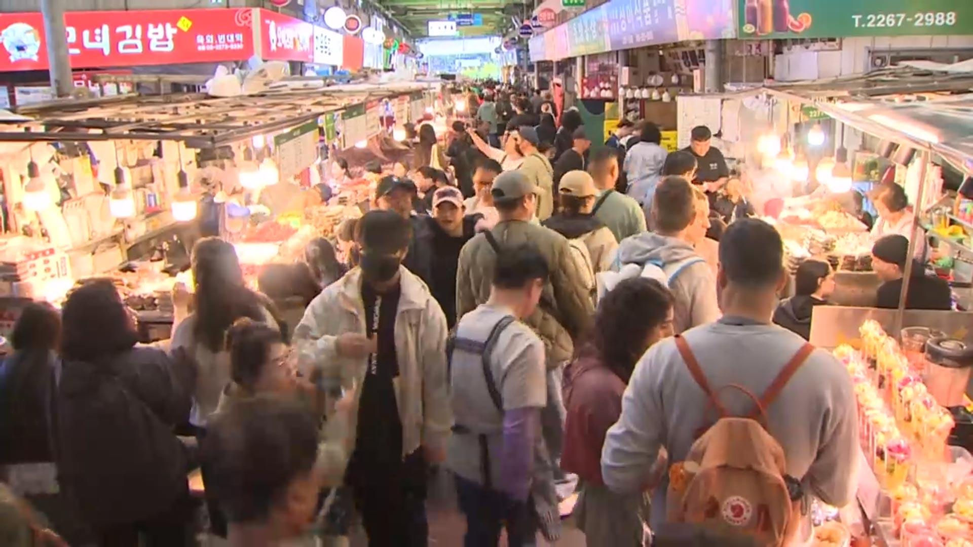 비오는 추석 전집 앞 긴줄…"전통온라인카지노 커뮤니티 벳무브 먹거리 즐겨요"