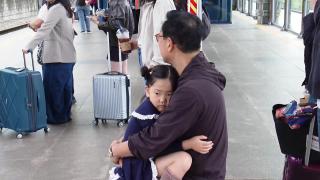 "손녀하고 헤어지는 게 아쉬워"…소중한 추억 싣고 막바지 귀경