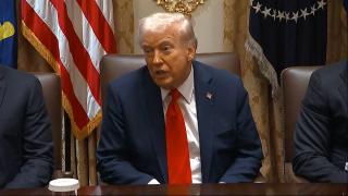 트럼프 "中에 100% 추가관세…APEC서 시진핑 안 볼 수도"